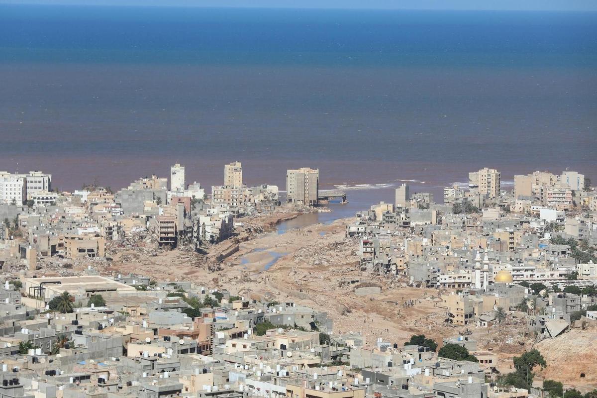 Una vista general de Derna, al este de Libia, días después de que la tormenta Daniel trajera fuertes lluvias a la zona que provocaron el colapso de dos presas y una inundación repentina que mató a miles de personas.