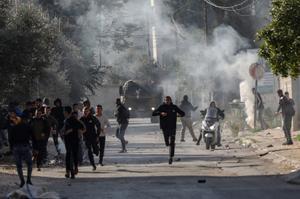 Enfrentamientos entre palestinos y el Ejército de Israel en la ciudad cisjordana de Yenín.