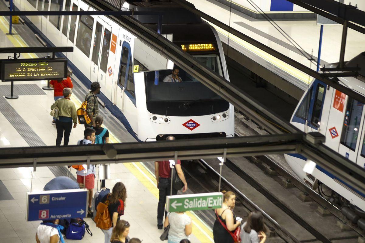 ¿Qué son los nuevos asientos "anticaraduras" del Metro de Madrid?