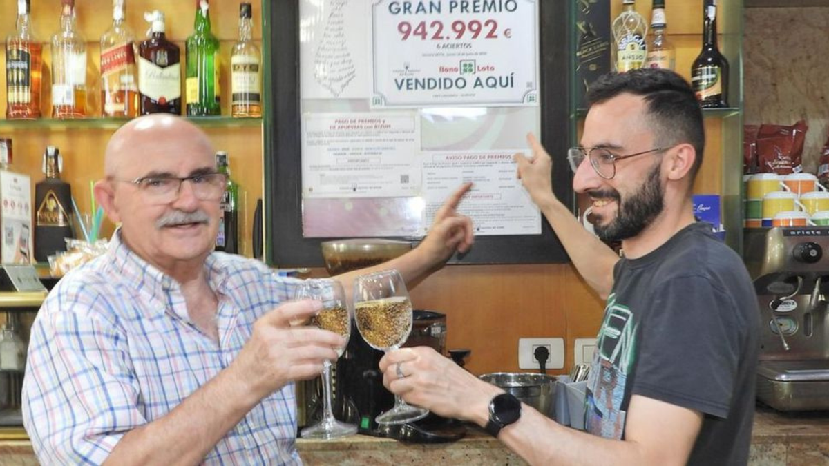 Victoriano Escudero y Marcos da Rocha, ayer en el Lagunas 1 donde se selló el boleto. Victoriano Escudero y Marcos da Rocha, ayer en el Lagunas 1 donde se selló el boleto.