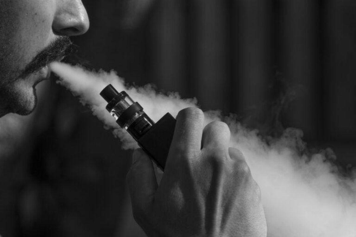 Fumar cigarrillos electrónicos duplica el riesgo de tener un infarto Fumar cigarrillos electrónicos duplica el riesgo de tener un infarto