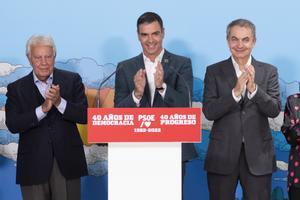Pedro Sánchez con Felipe González y José Luis Rodríguez Zapatero 