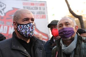 Los líderes de CCOO y UGT, Unai Sordo y Pepe Álvarez, manifestándose este mes ante la sede de CEOE