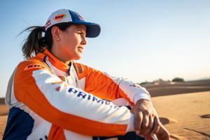 La piloto Laia Sanz se estrena este año en la categoría de coches del Rally Dakar.