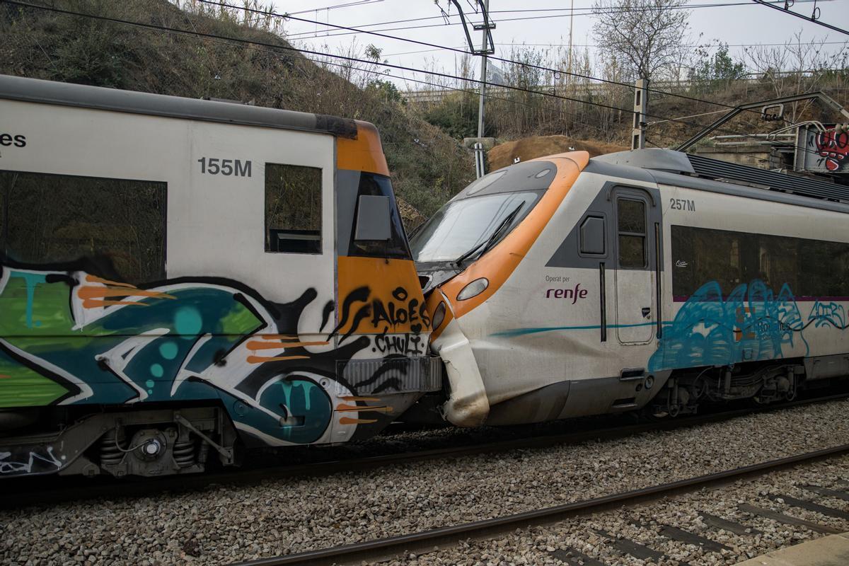 El choque de dos trenes de cercanías en Barcelona deja 155 heridos leves