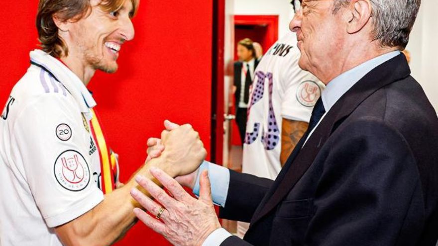 Rynek transferowy |  Modrić grozi odejściem do Arabii Saudyjskiej, a Real Madryt nie będzie go źle postrzegał
