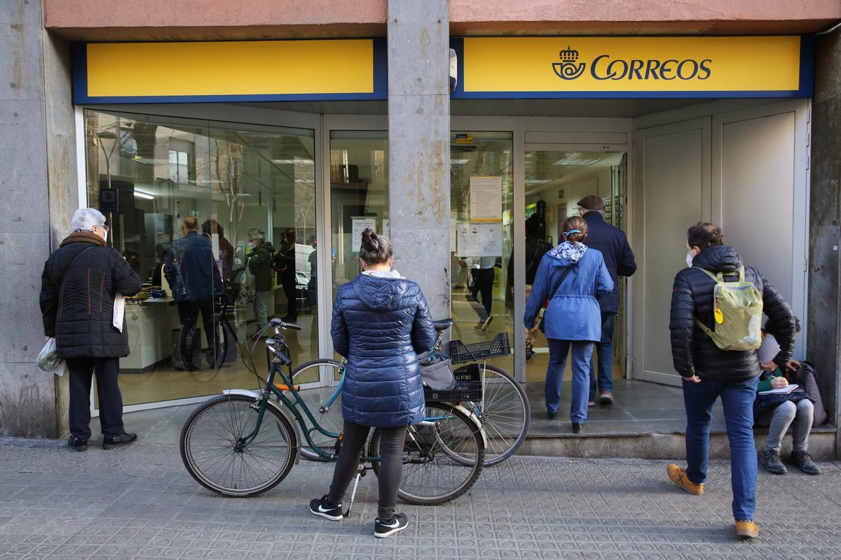 Correos anuncia su mayor convocatoria de empleo en décadas, con 5.377 nuevos puestos indefinidos | El Periódico
