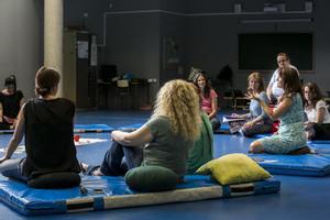 Una sesión de ’mindfulness’ en una escuela de Barcelona