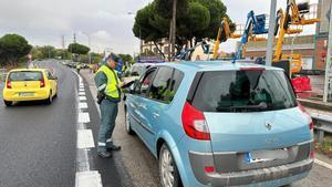 La DGT multará a todos los conductores que no lleven esto desde el mes de abril