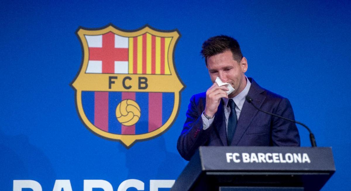 Lionel Messi llora en su despedida al Barcelona