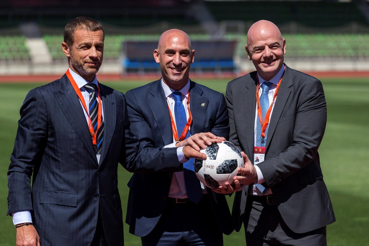 Los presidentes Aleksandr Ceferin (UEFA), Luis Rubiales (RFEF) y Gianni Infantino (FIFA) es una imagen de archivo.