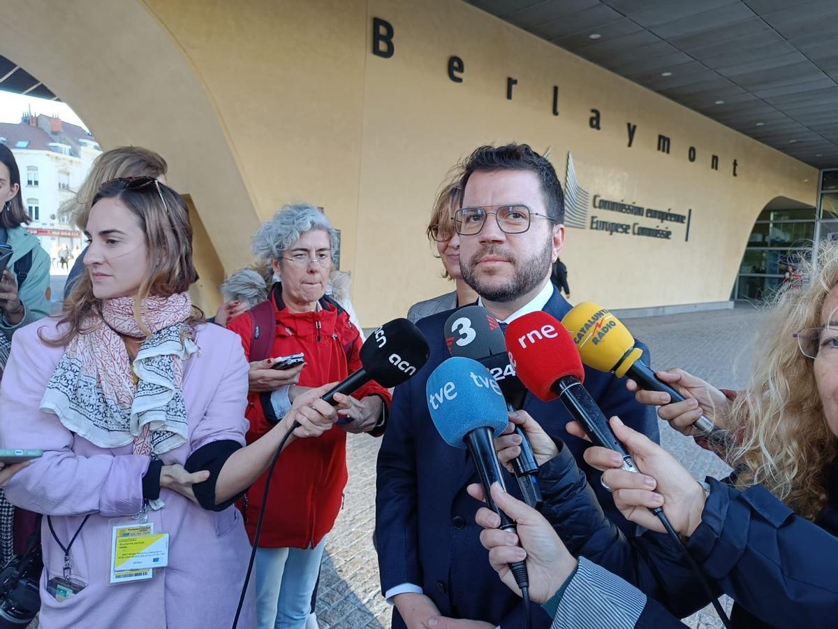 Bruselas insta a Aragonès a cumplir el 25% del uso de castellano en las escuelas de Cataluña