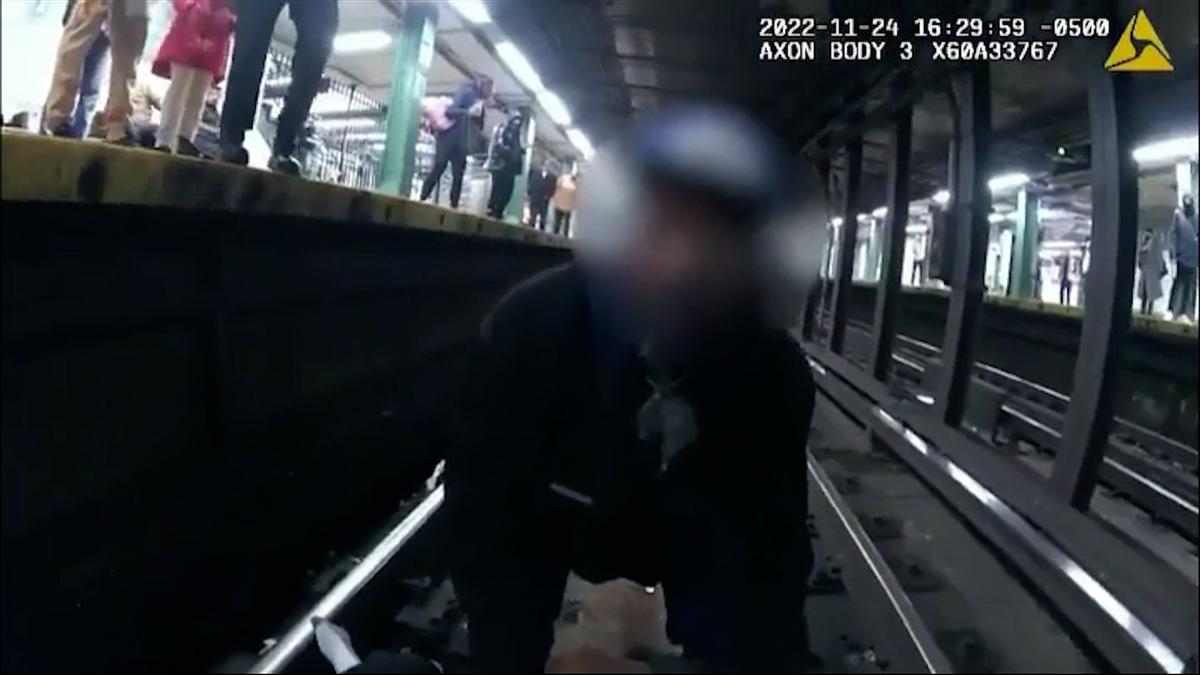 Angustioso rescate 'in extremis' en el metro de Nueva York