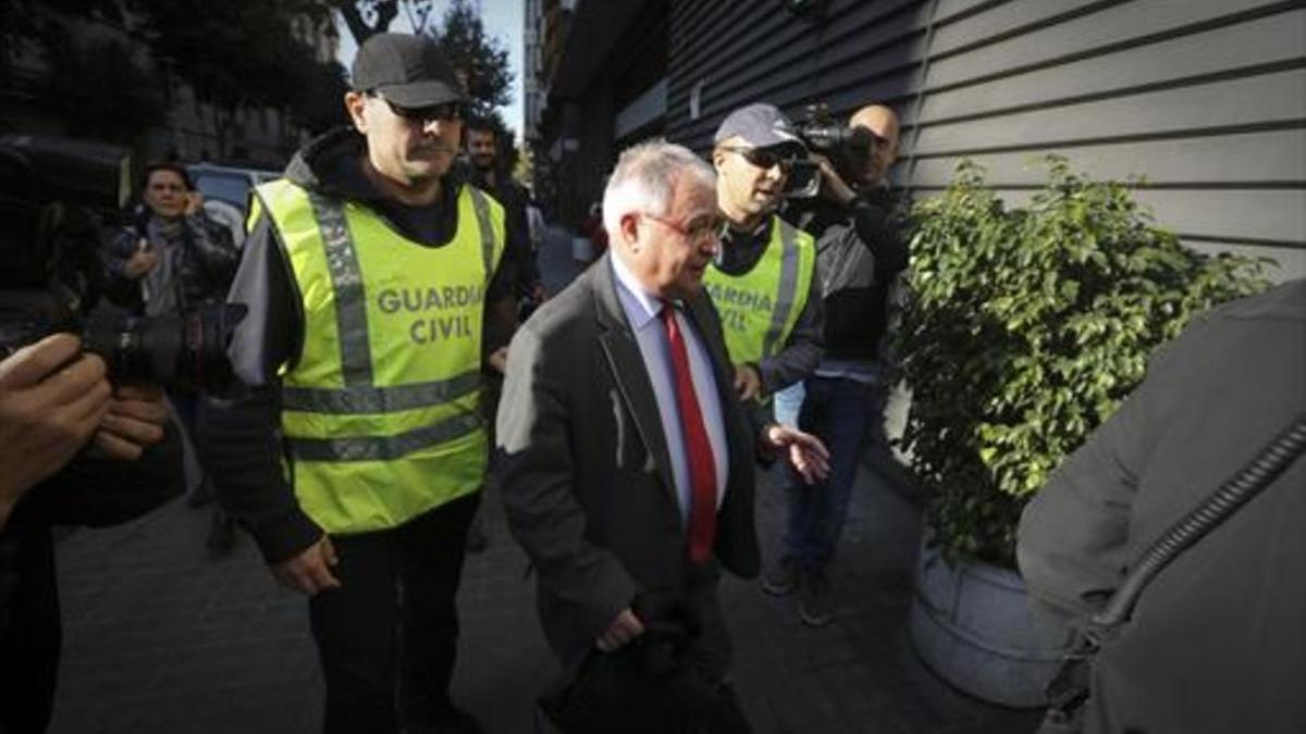 El Juez Pedraz Abre Juicio Oral A PDECat, A CDC Y A Tres De Sus ...