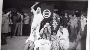 Miembros de la Demencia, la afición del Estudiantes, en los años 80. 