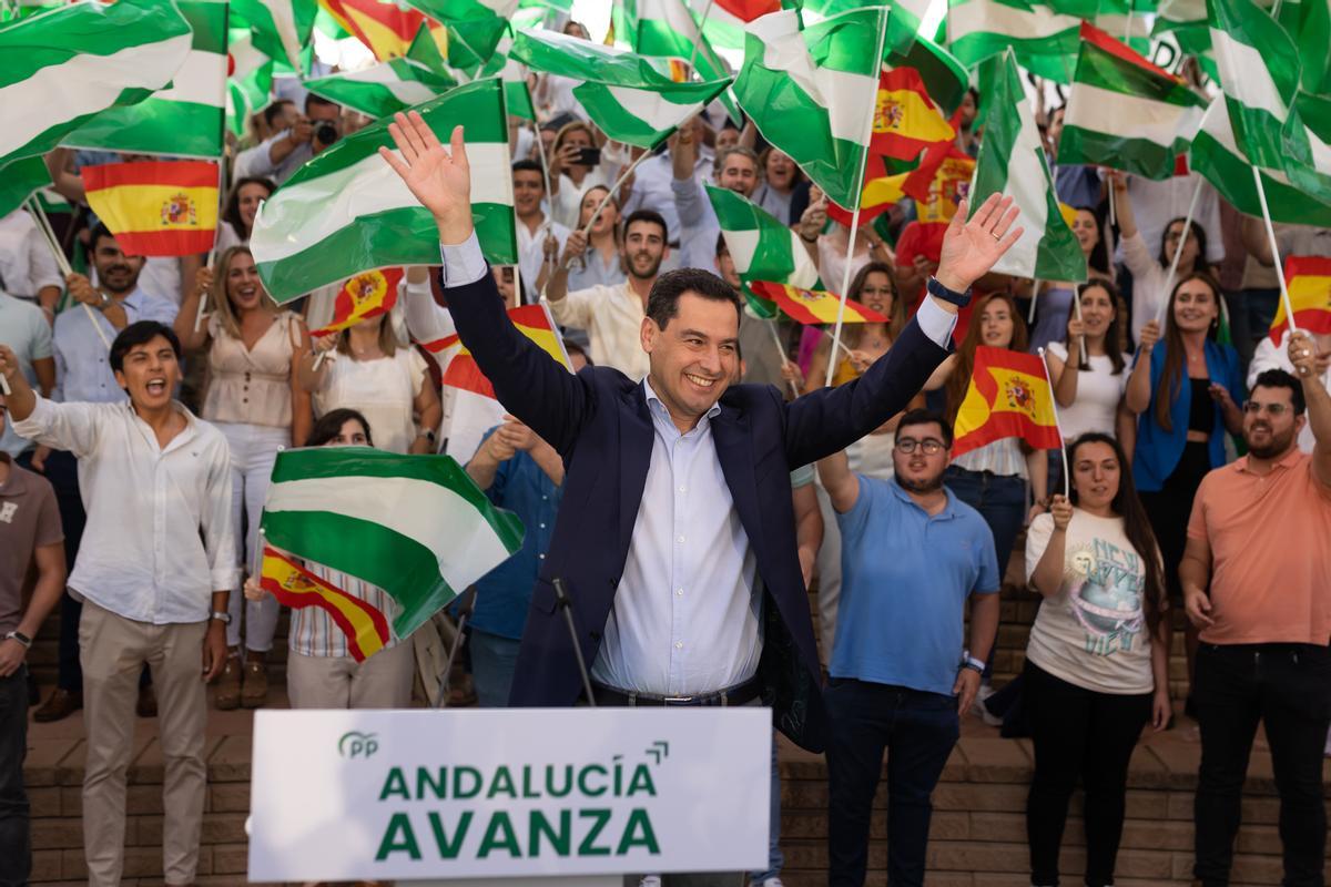 El presidente de la Junta de Andalucía, Juan Manuel Moreno, en un acto del PP en Málaga la pasada campaña electoral.
