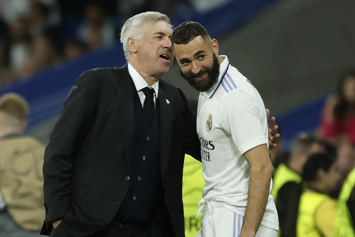 Carlo Ancelotti, entrenador del Real Madrid, conversa con Karim Benzema, en el pasado partido frente al Celtic. Carlo Ancelotti, entrenador del Real Madrid, conversa con Karim Benzema, en el pasado partido frente al Celtic.