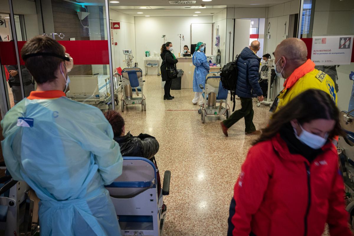 Entrada de Urgencias en el hospital de Bellvitge (Barcelona).