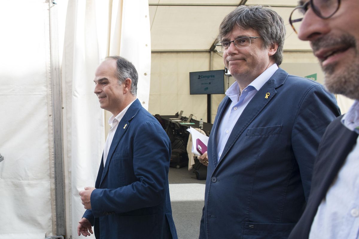 El expresidente de la Generalitat Carles Puigdemont y el exconseller Jordi Turull llegan al Congreso de Junts. El expresidente de la Generalitat Carles Puigdemont y el exconseller Jordi Turull llegan al Congreso de Junts.