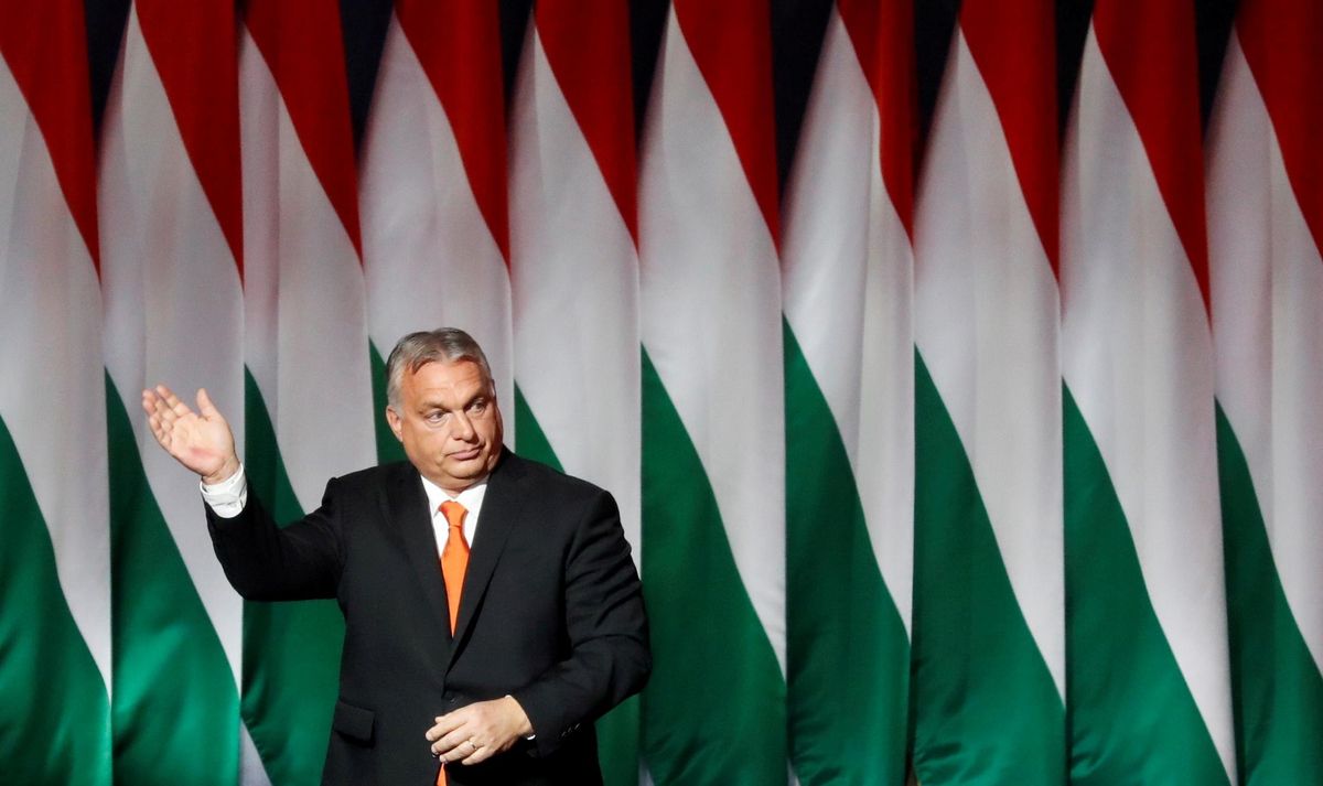 El primer ministro húngaro, Viktor Orbán, saluda durante un acto de su partido en Budapest El primer ministro húngaro, Viktor Orbán, saluda durante un acto de su partido en Budapest