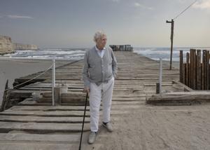 Mario Vargas Llosa, en la costa del norte de Perú hace unos meses. 