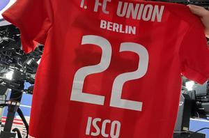 Una camiseta del Union Berlin con el nombre de Isco.