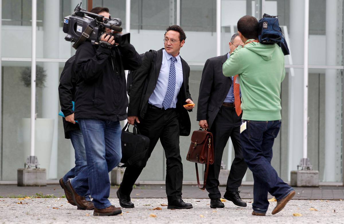 Álvaro García, nuevo Fiscal General del Estado, entre un grupo de periodistas. Álvaro García, nuevo Fiscal General del Estado, entre un grupo de periodistas.