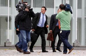 Álvaro García, nuevo Fiscal General del Estado, entre un grupo de periodistas.