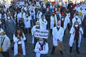 Un grupo de profesionales sanitarios se manifestó el pasado 13 de noviembre para reivindicar mejores condiciones en la atención primaria de la Comunidad de Madrid.
