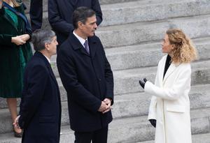 El presidente del Tribunal Constitucional, Pedro González-Trevijano; el presidente del Gobierno, Pedro Sánchez, y la presidenta del Congreso, Meritxell Batet.