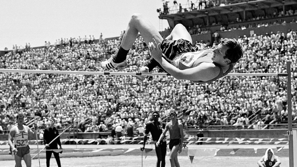 Atletismo: Muere a los 76 años Dick Fosbury, el hombre que revolucionó el salto de altura Atletismo: Muere a los 76 años Dick Fosbury, el hombre que revolucionó el salto de altura