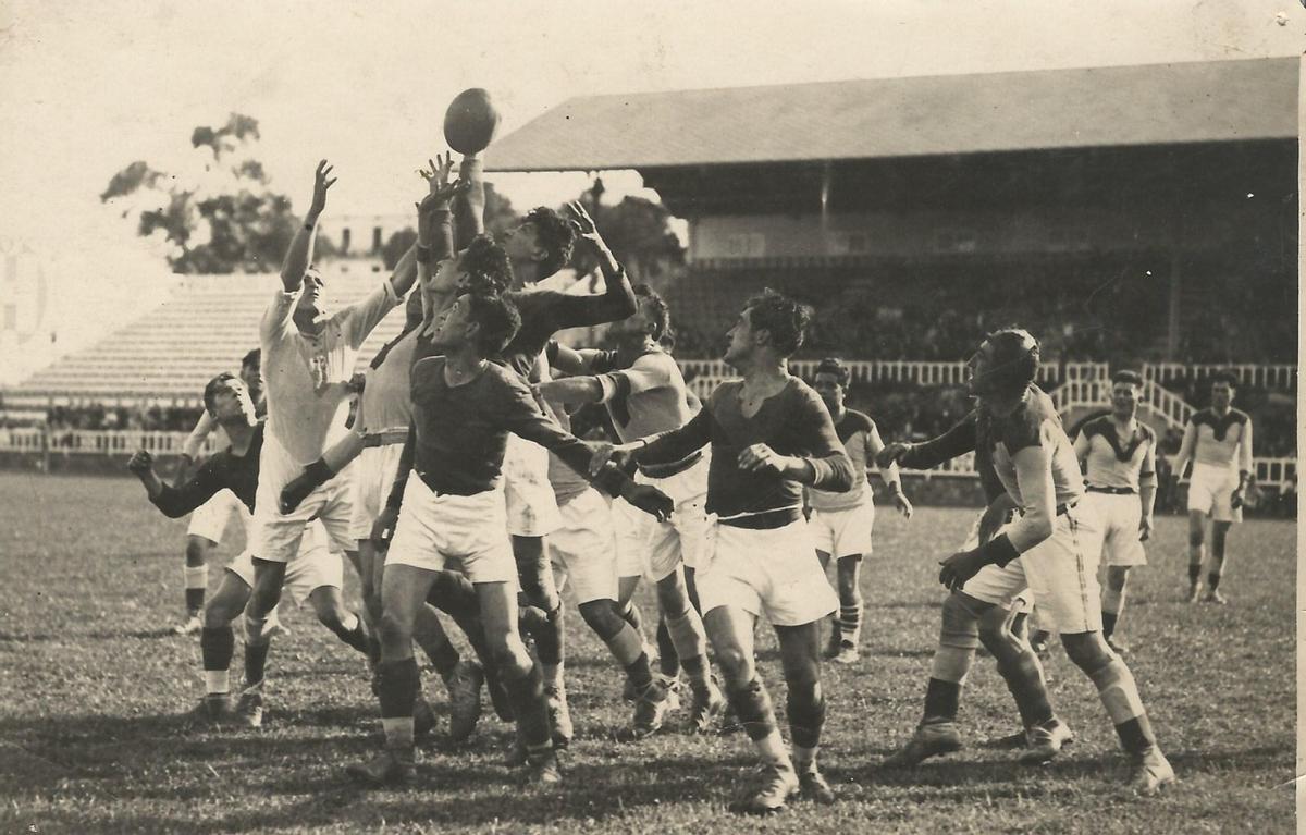 Un partido de rugby celebrado en España en la primera mitad del siglo XX.