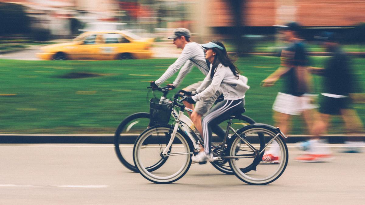 Aviso a los ciclistas: hasta 200 euros de multa si no haces esto en un paso de cebra