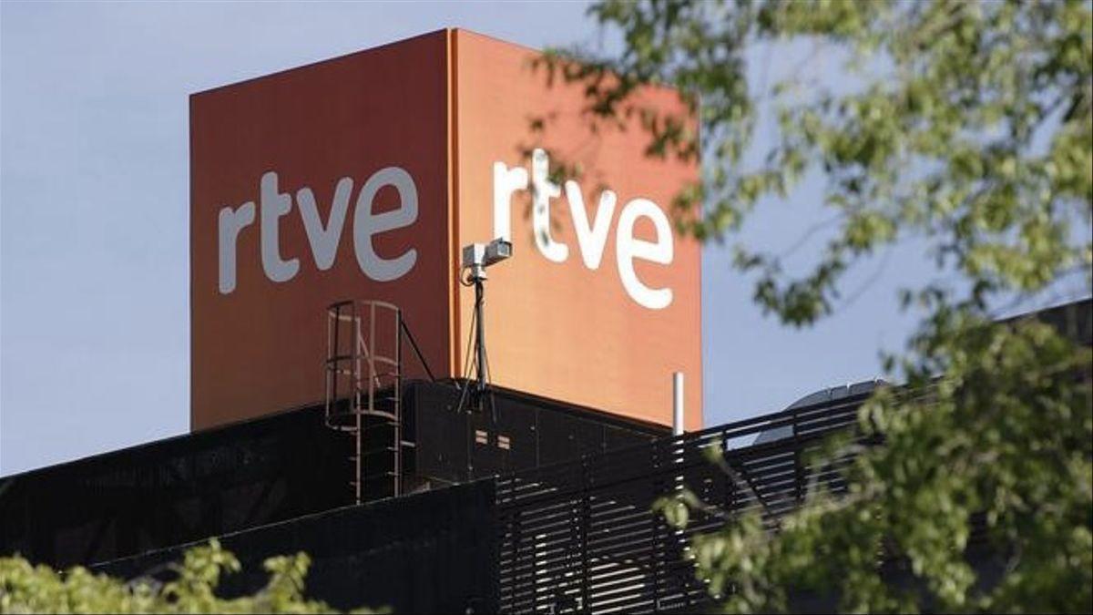 La precariedad laboral en RTVE al descubierto: contratos por días y "enchufes"
