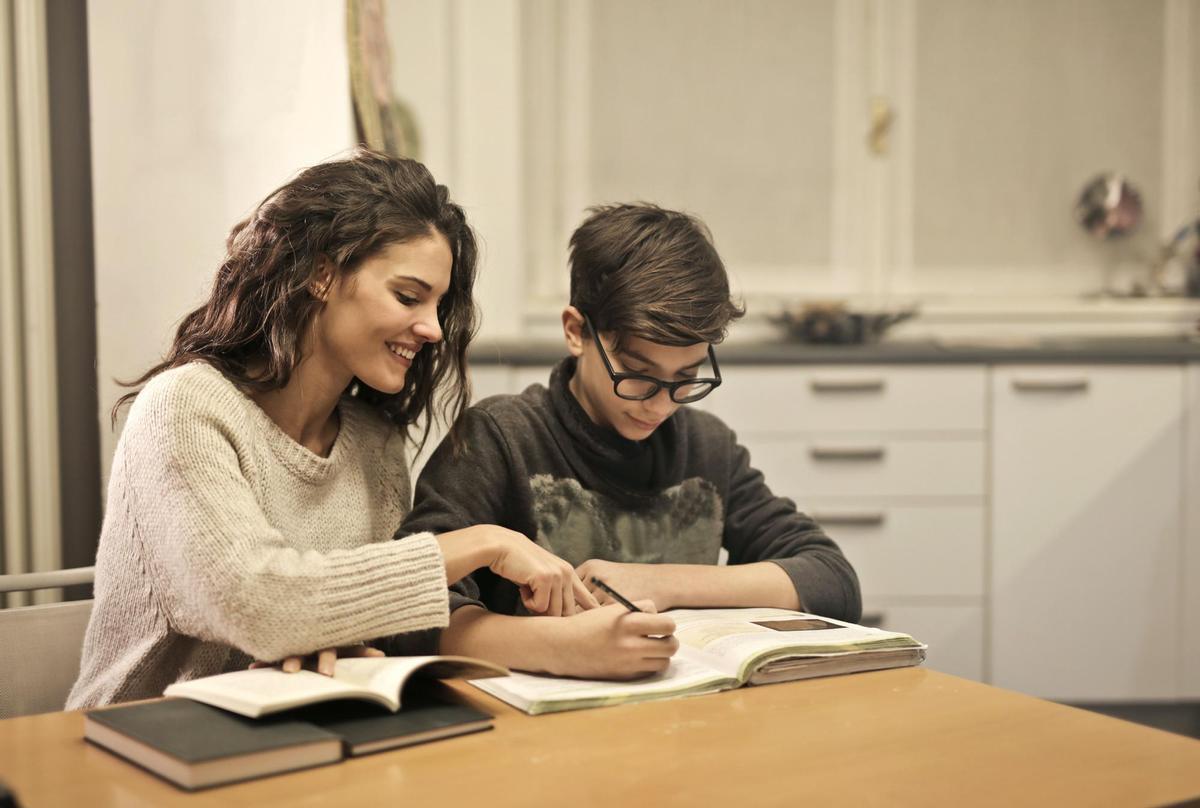 ¿Deben los padres ayudar a los niños a hacer los deberes?