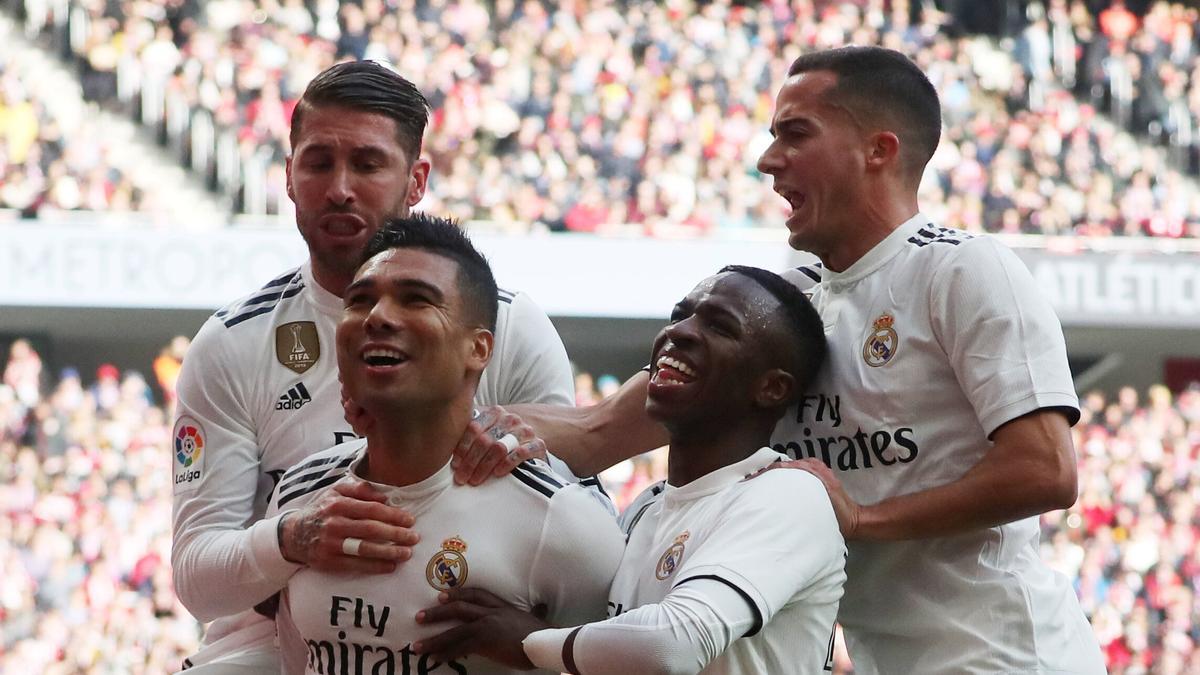 Casemiro celebra un gol con el Real Madrid junto a Ramos, Lucas Vázquez y Vinicius.