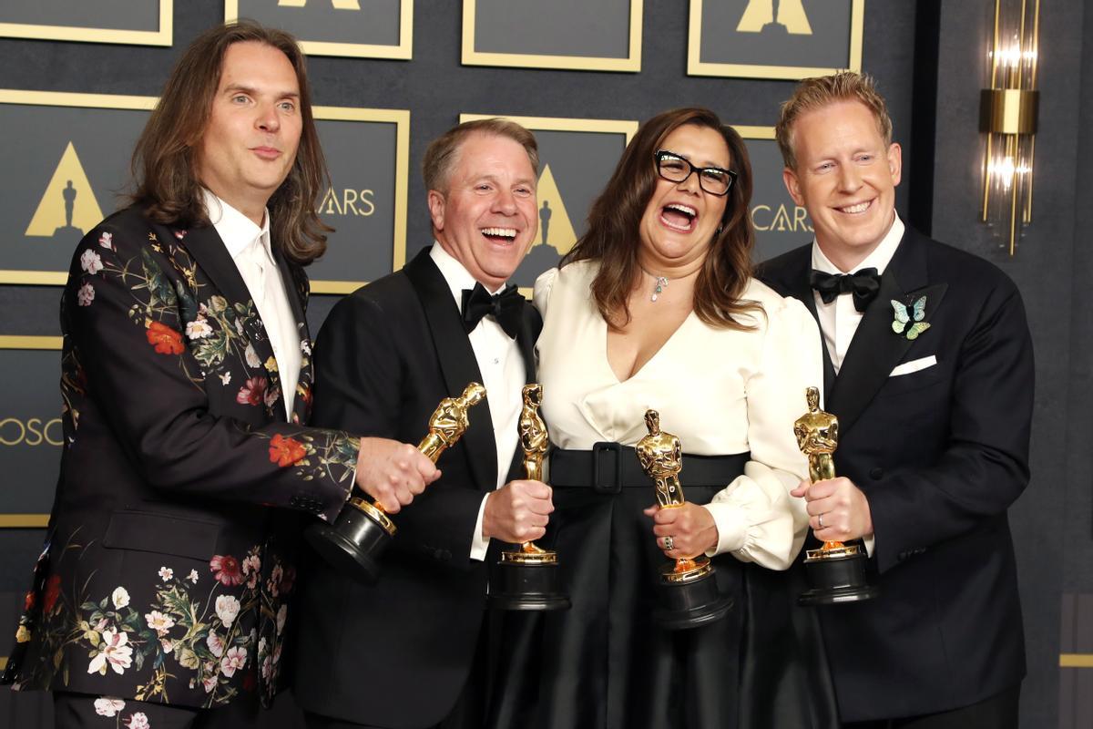 El equipo de ’Encanto’, tras recibir el Oscar.