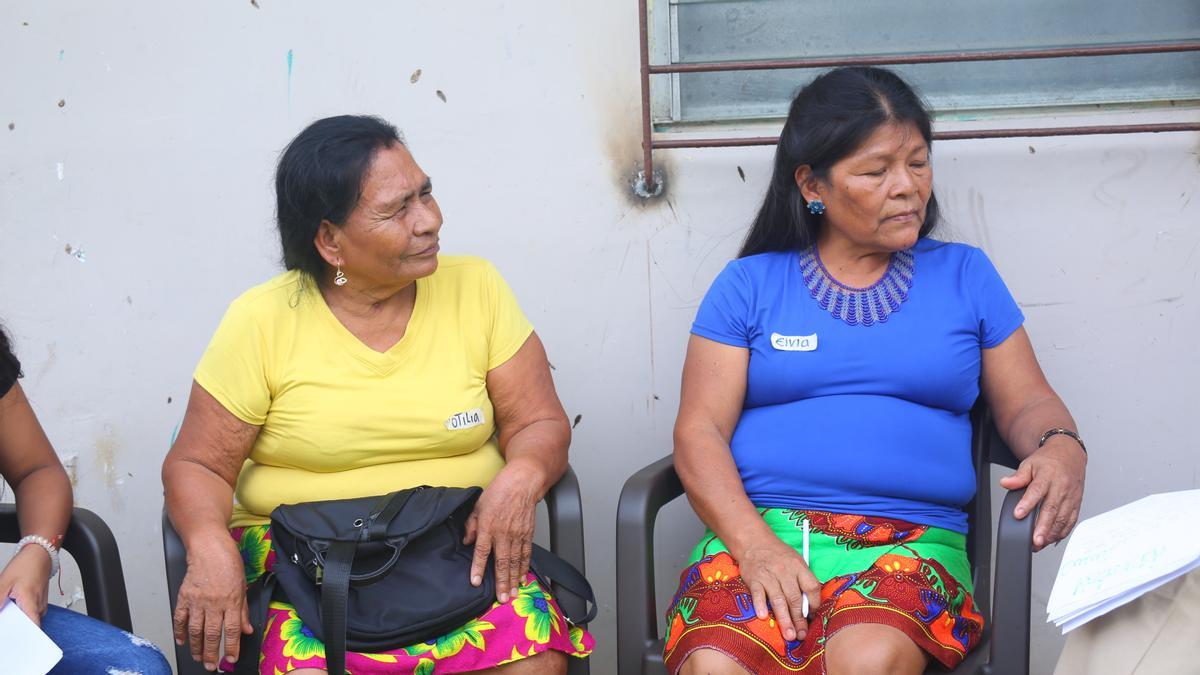 Elvia y Otilia son dos de las mujeres indígenas Wuonaan que participan en el proyecto Comarca.