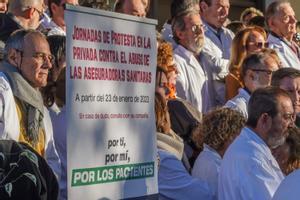 Médicos de la sanidad pública en Andalucía en una protesta. EPC