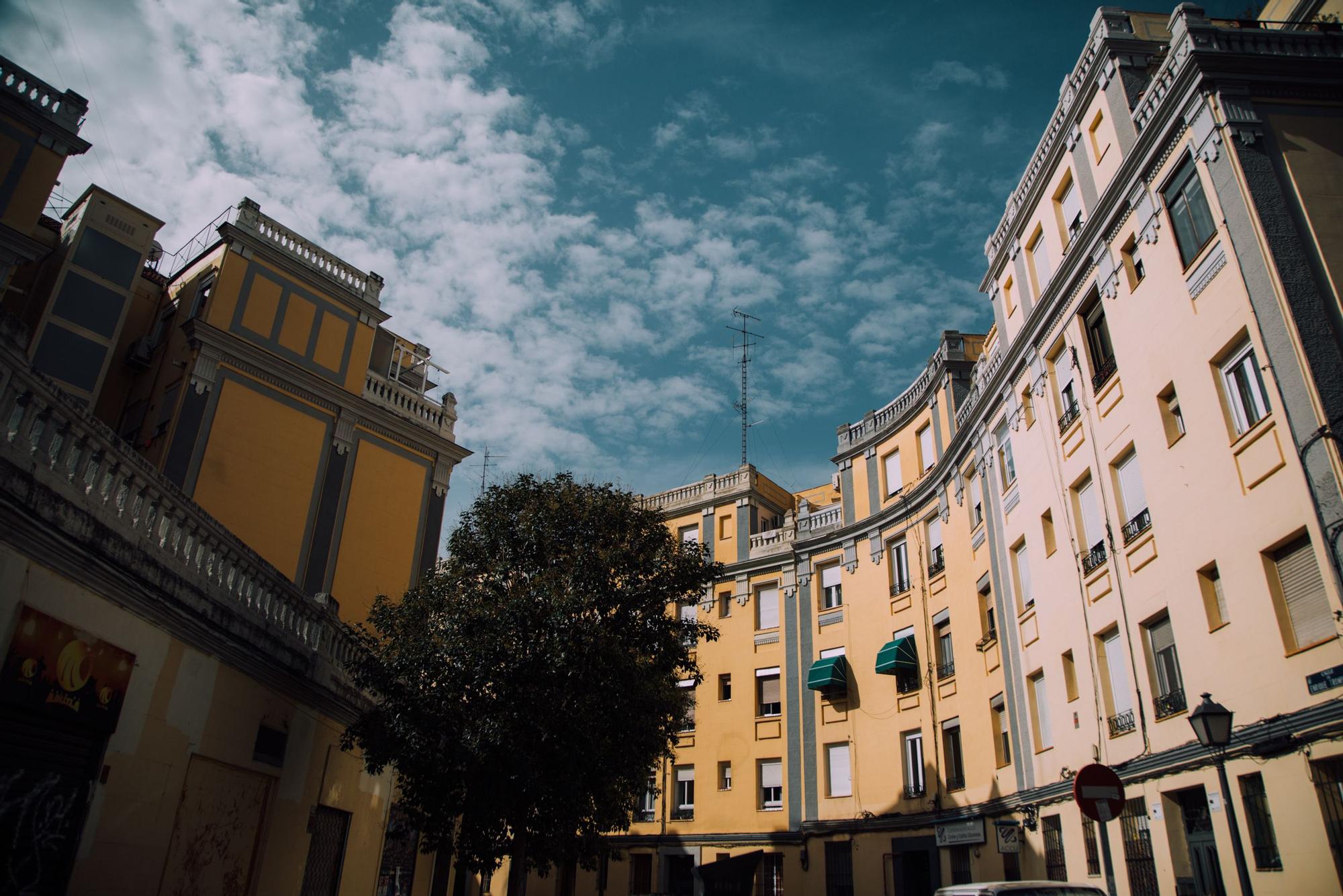 De cómo la plaza de Legazpi separa dos vecindarios con diferencias de