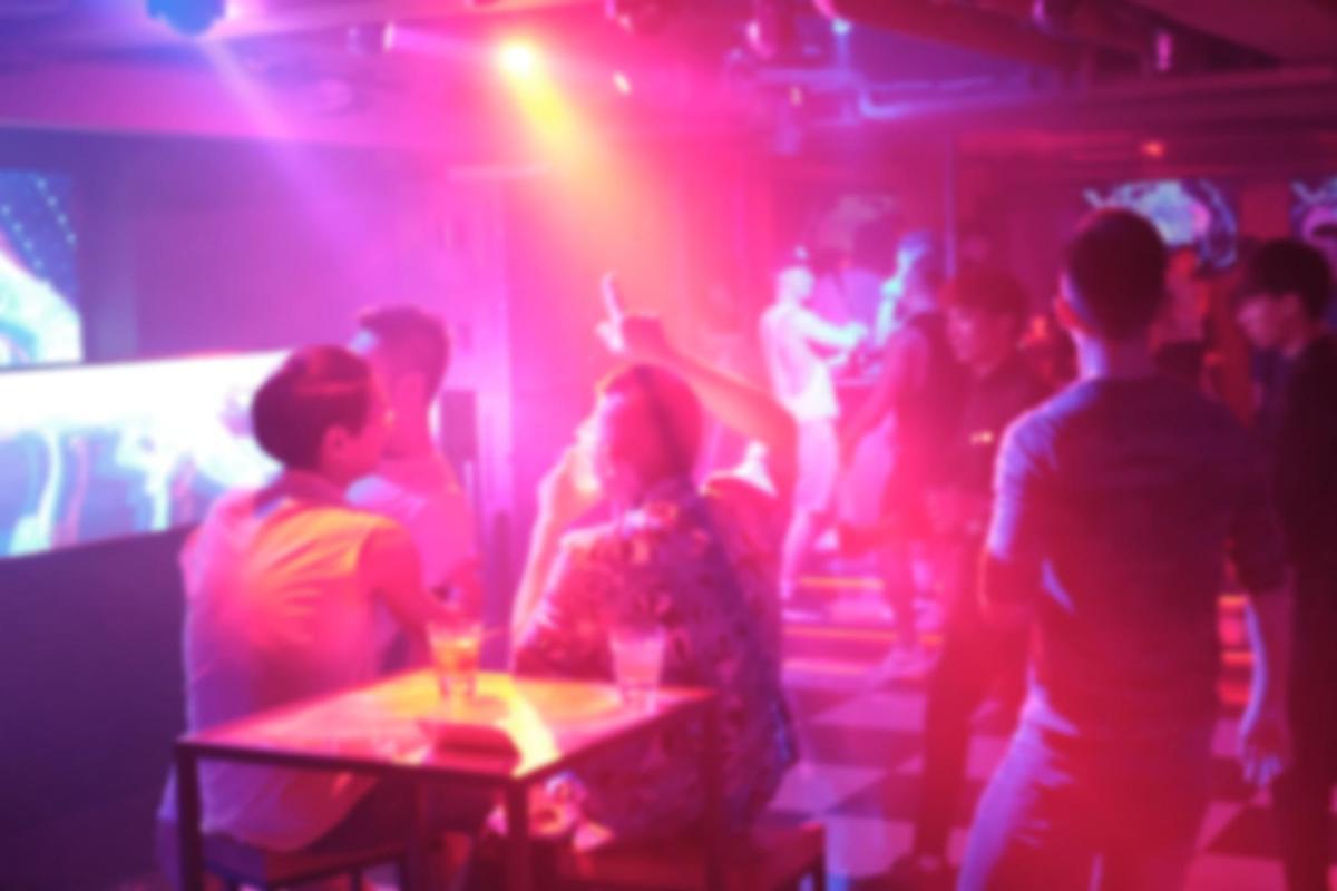 Ambiente nocturno en una discoteca española