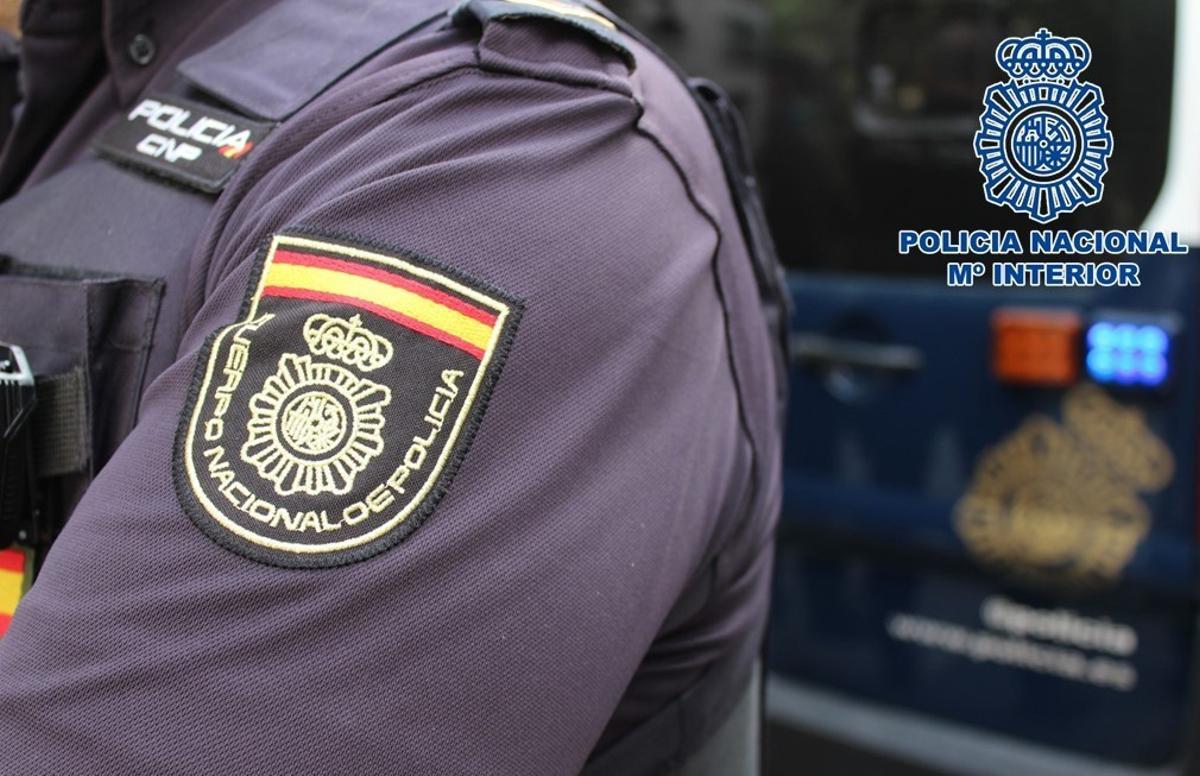 Agente de la Policía Nacional. Agente de la Policía Nacional.