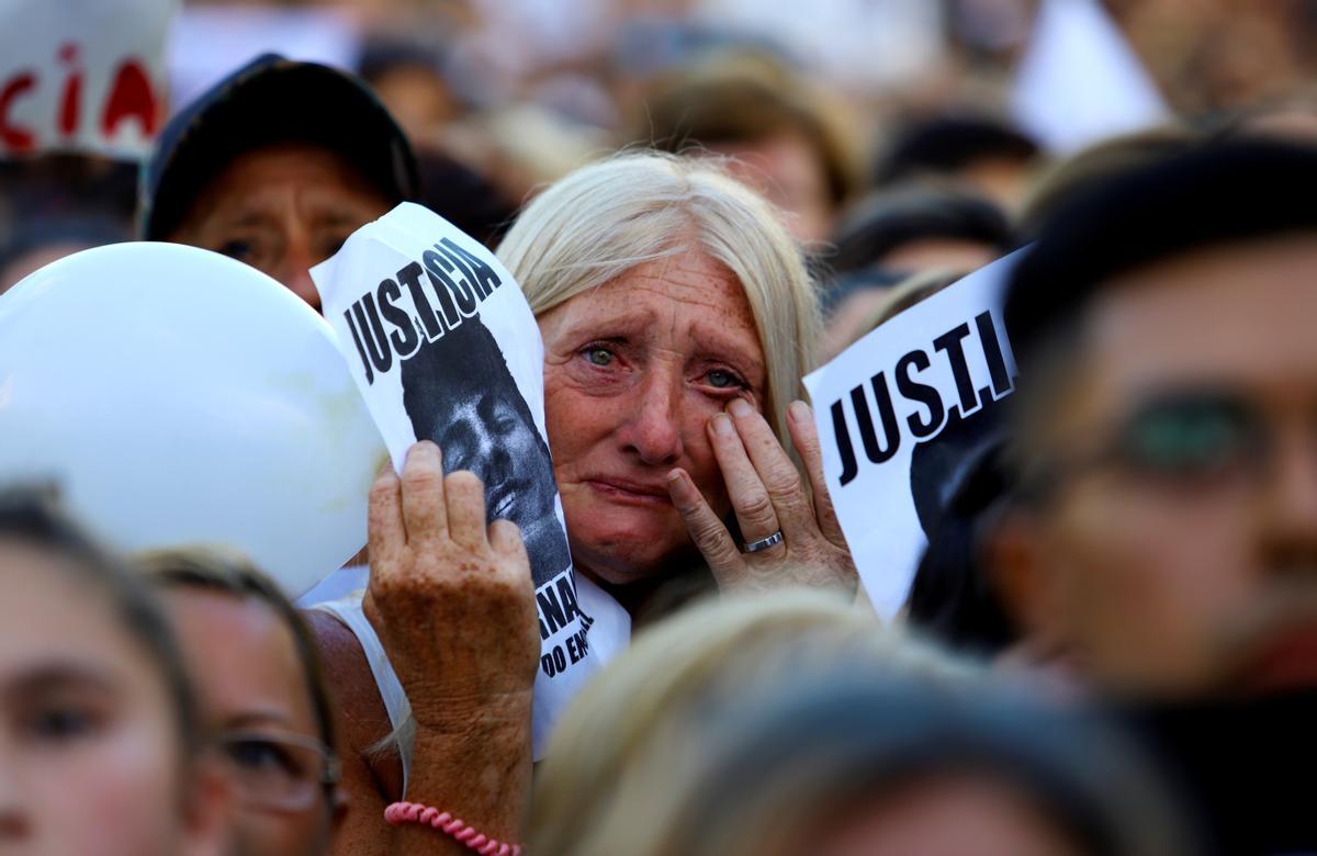 Una mujer llora durante una de las manifestaciones pidiendo justicia por el asesinato de Fernando Báez.