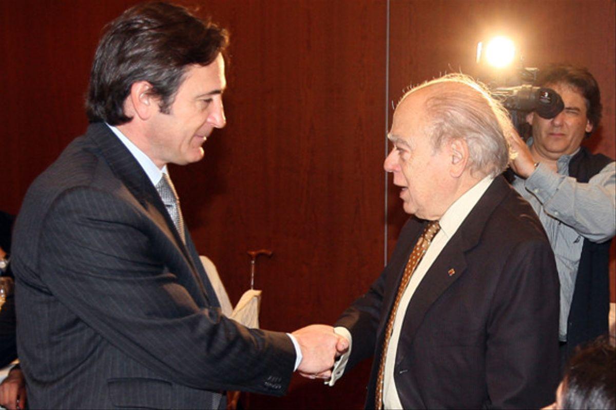 Jordi Pujol y su hijo Josep Pujol Ferrusola en una imagen de archivo en el Hotel Majestic en 2009.