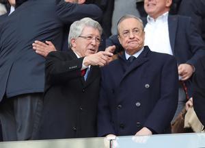 Los presidentes del Atlético y el Real Madrid, Enrique Cerezo y Florentino Pérez, en el palco del Wanda.