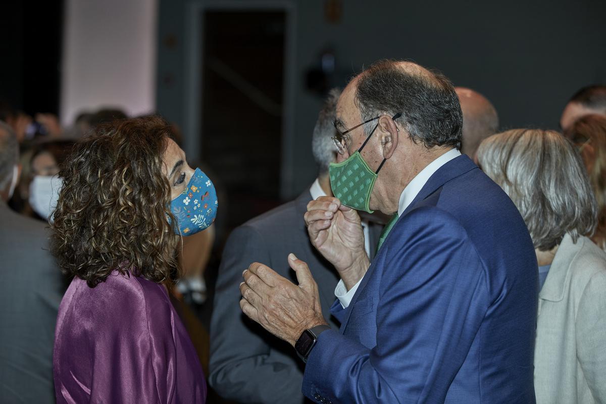 La ministra de Hacienda, María Jesús Montero, con el presidente de Iberdrola, Ignacio Sánchez Galán, en una imagen de archivo. La ministra de Hacienda, María Jesús Montero, con el presidente de Iberdrola, Ignacio Sánchez Galán, en una imagen de archivo.