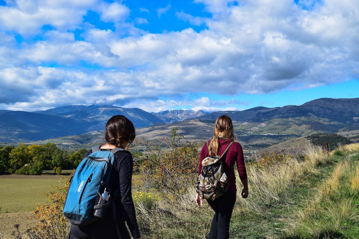 La increíble respuesta de una joven de Alicante a su novio que le propone  hacer senderismo | El Periódico de España