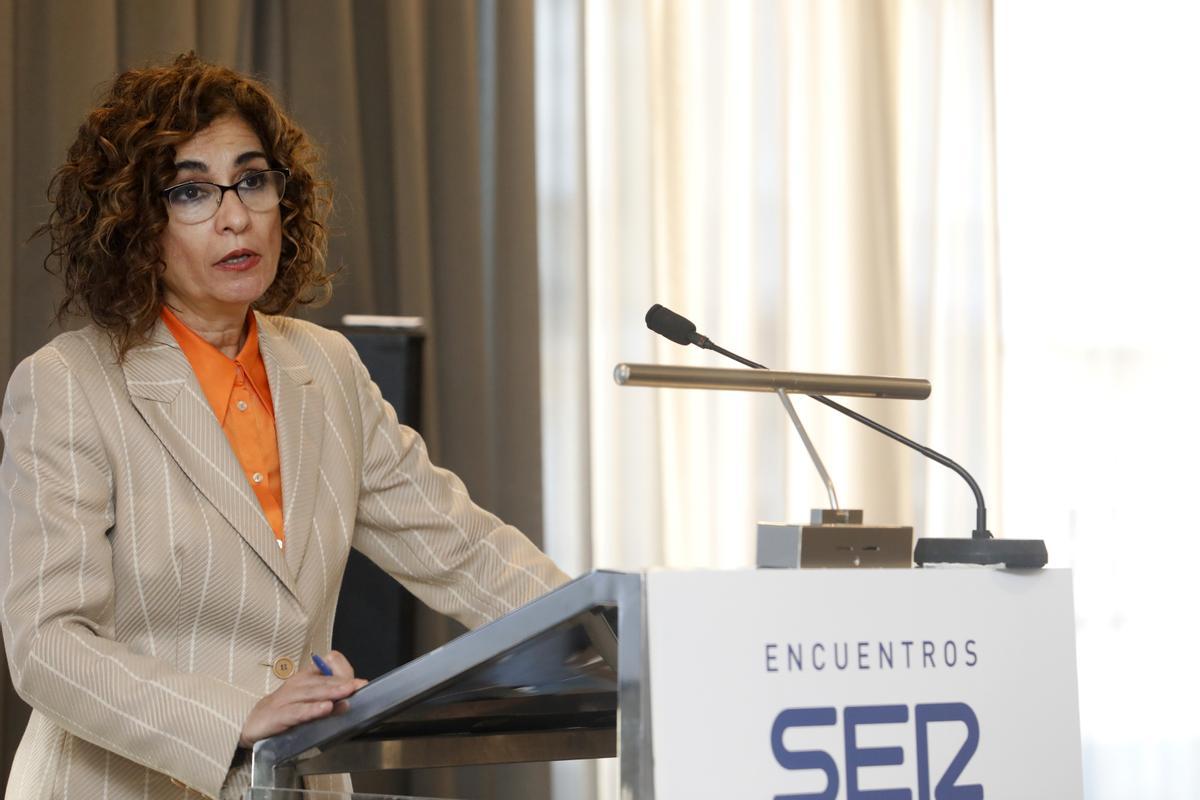 La ministra de Hacienda y Función Pública, María Jesús Montero durante su intervención en el acto en el AC Hotel Málaga Palacio. A 27 de enero de 2023, en Málaga (Andalucía).