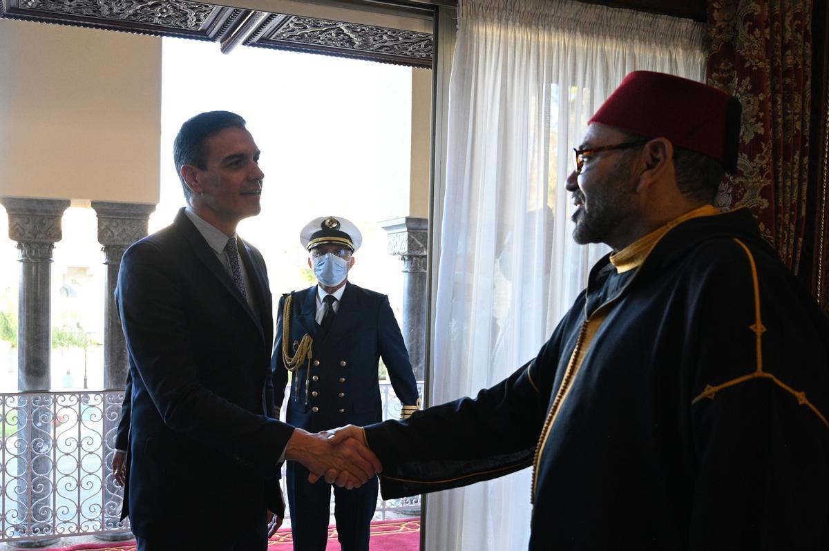 El presidente del Gobierno, Pedro Sánchez, durante su reunión con el Rey Mohamed VI en Rabat.