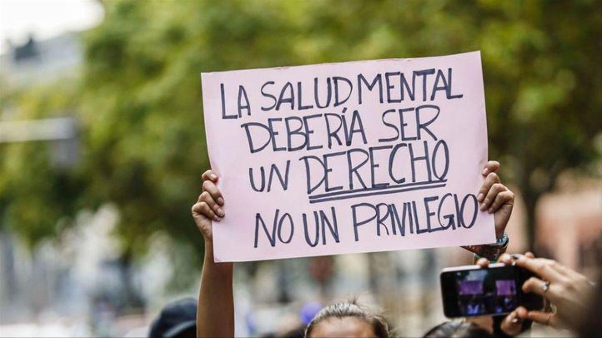 Pancarta en una marcha contra la precarización de los medios destinados a la salud mental